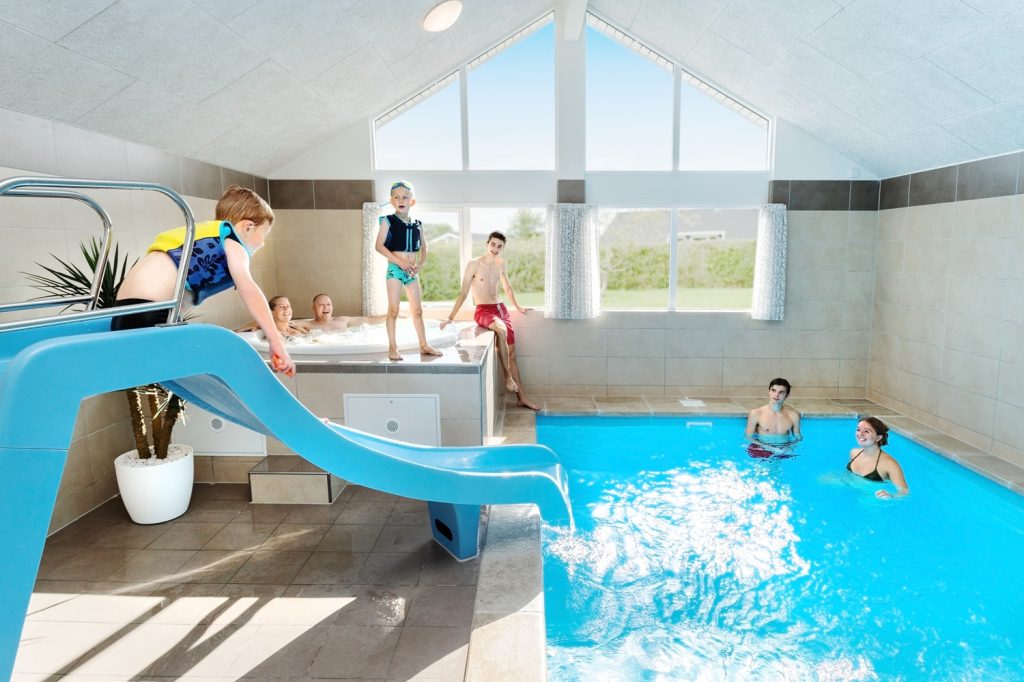 VillaVilla-sommerhus med pool og aktivitetsrum skaber rammer for en god familieferie